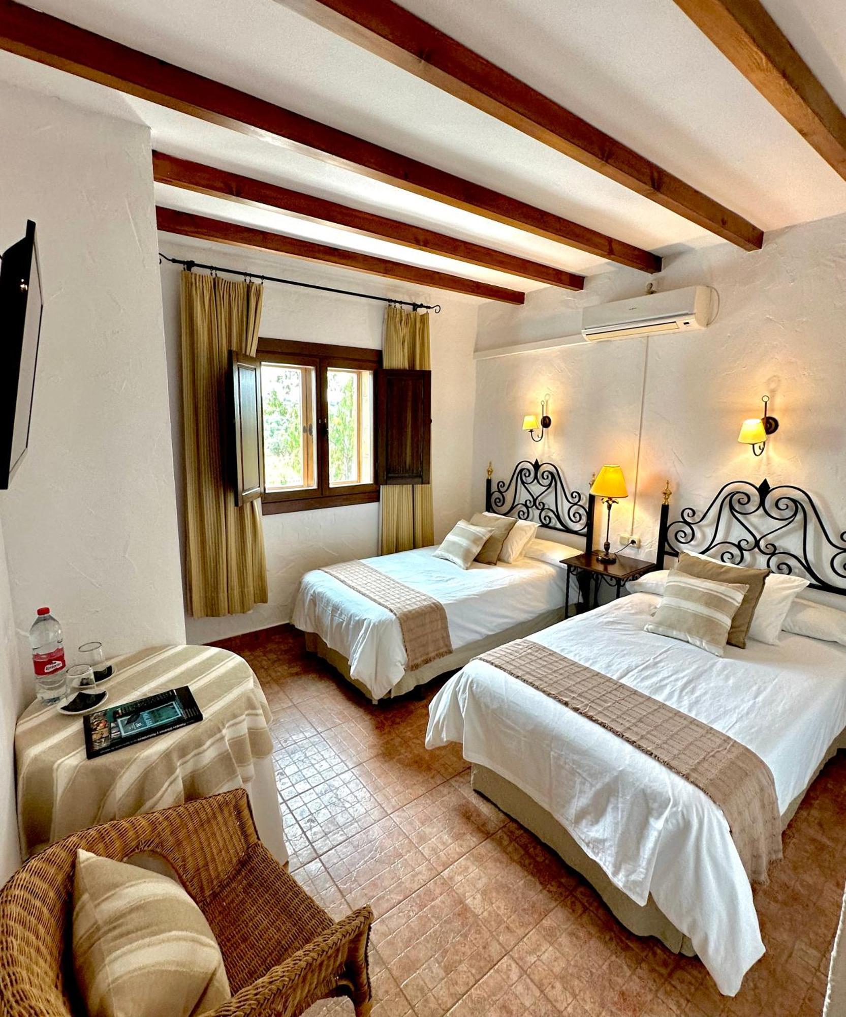 Hotel Rural La Paloma Villanueva de Tapia Bagian luar foto